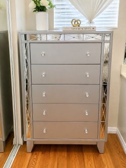 Mirrored Glam 5 Drawer Dresser