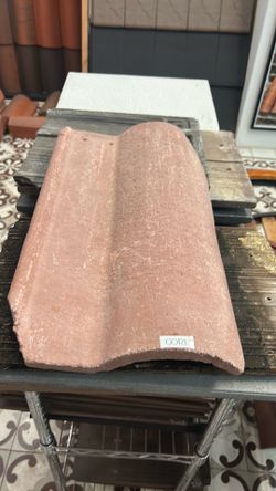 Gory clay tile
