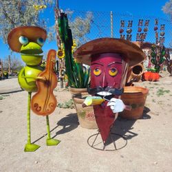 Metal Yard Art, Wind Spinners & POTTERY 🌵 