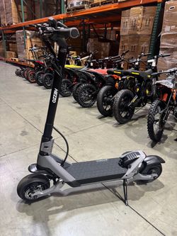Sample dual-motor electric scooter special sale