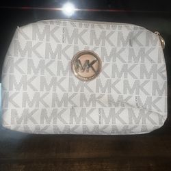 Michael Kors Pouch
