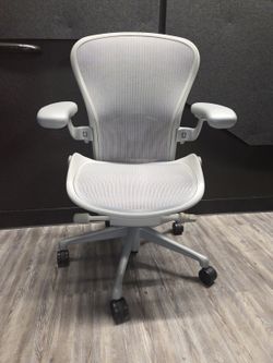 Herman Miller Aeron Remastered Size B White
