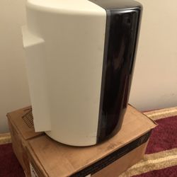 Cascade PRO Universal Center Pull Paper Hand Towel Dispenser