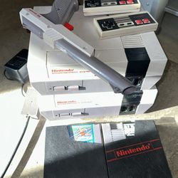 2 Nintendo Nes Classics With Games Gun 