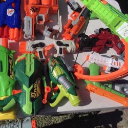 Bonche De Nerf Guns And Assorted