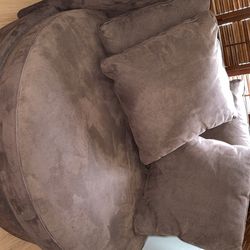 Recliner and round movable chair