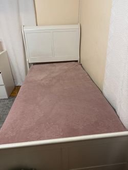 White bedroom set with mattress for free