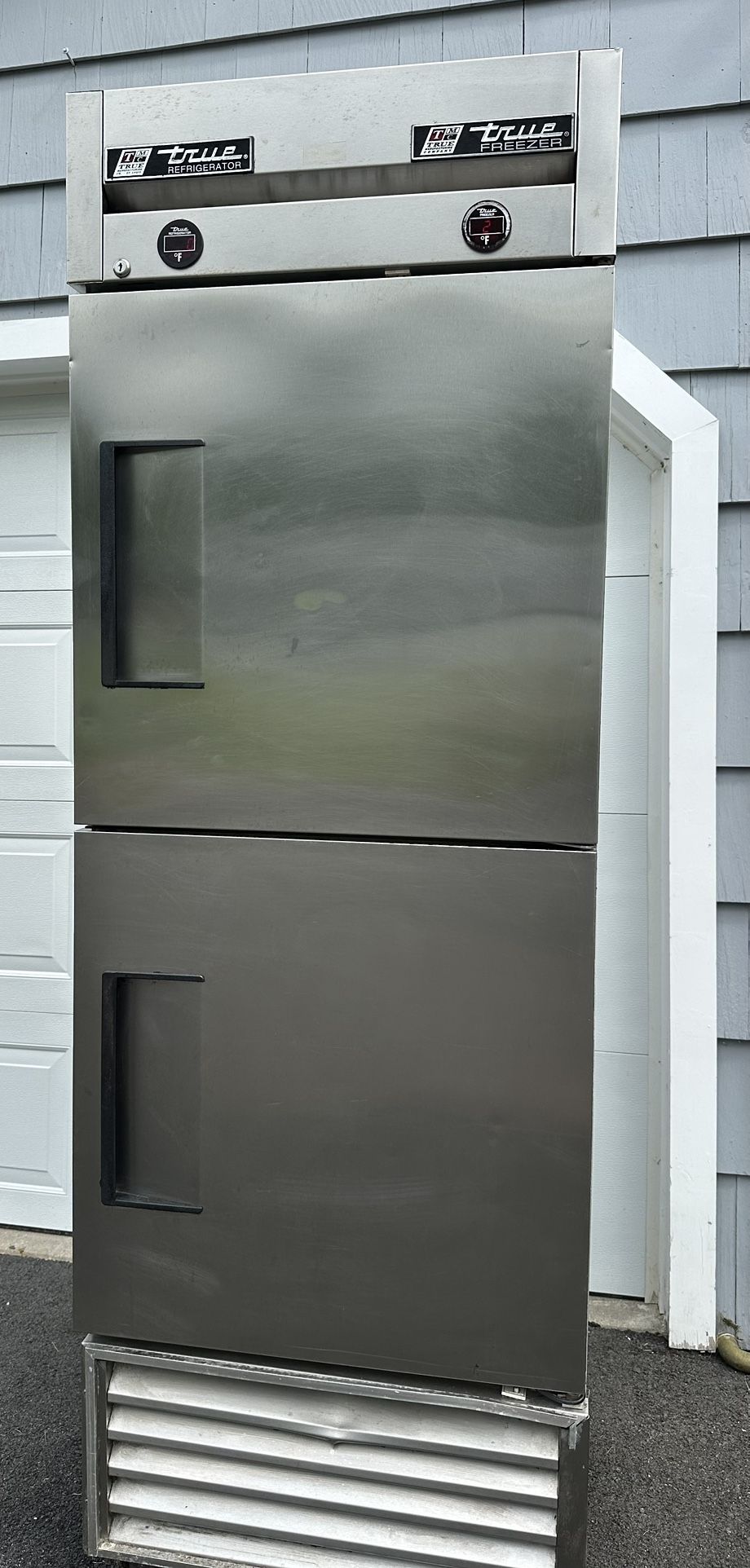 True T-23DT-HC Refrigerator And Freezer Combo