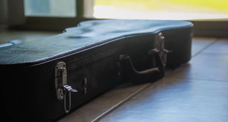 Guitar Case - Hard Shell
