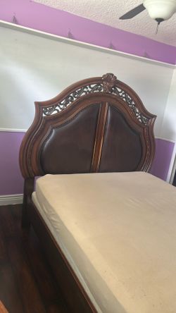 Queen bed no mattress