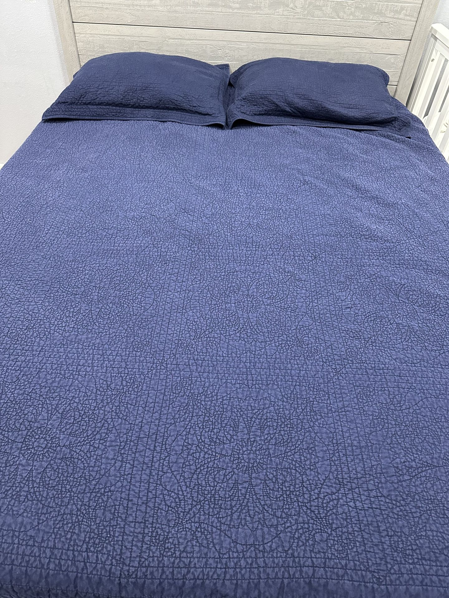 Croft & Barrow Full/Queen Navy Quilt with Standard Shams