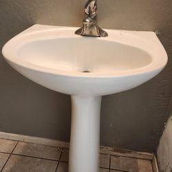 Pedestal Sink 
