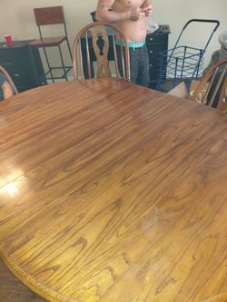 SOLID OAK DINING TABLE W/6 CHAIRS AND 2 LEAFS...MUST SELL. MOVING TO  RETIREMENT HOME.