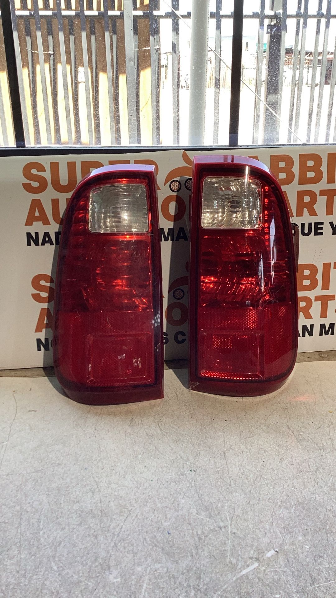 2008 F250 Tail Light Pair Driver Passenger Original 2016