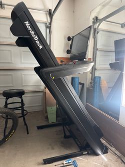 NordicTrack Commercial 2450 treadmill (Model No. NTL19125.1), operating at 120 VAC, 60 Hz, and 13 A.