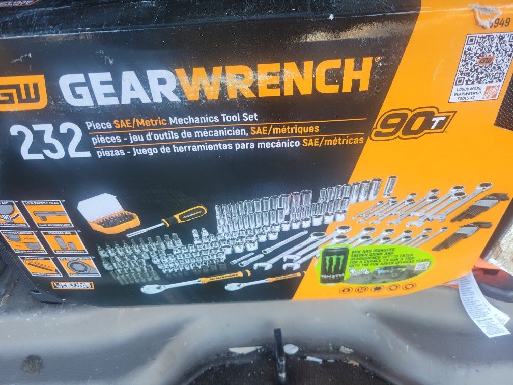 GEARWRENCH 1/4 in. and 3/8 in. Drive 90-Tooth Standard and Deep SAE/Metric Mechanics Tool Set in 3-Drawer Storage Box (232-Piece)