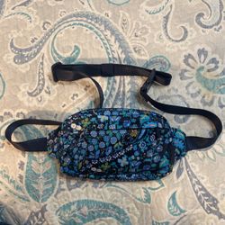 VERA   BRADLEY  FANNY PACK