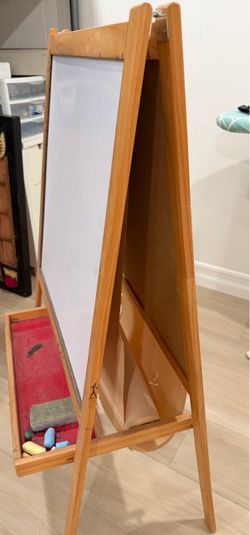 Wooden Easel with paper roll