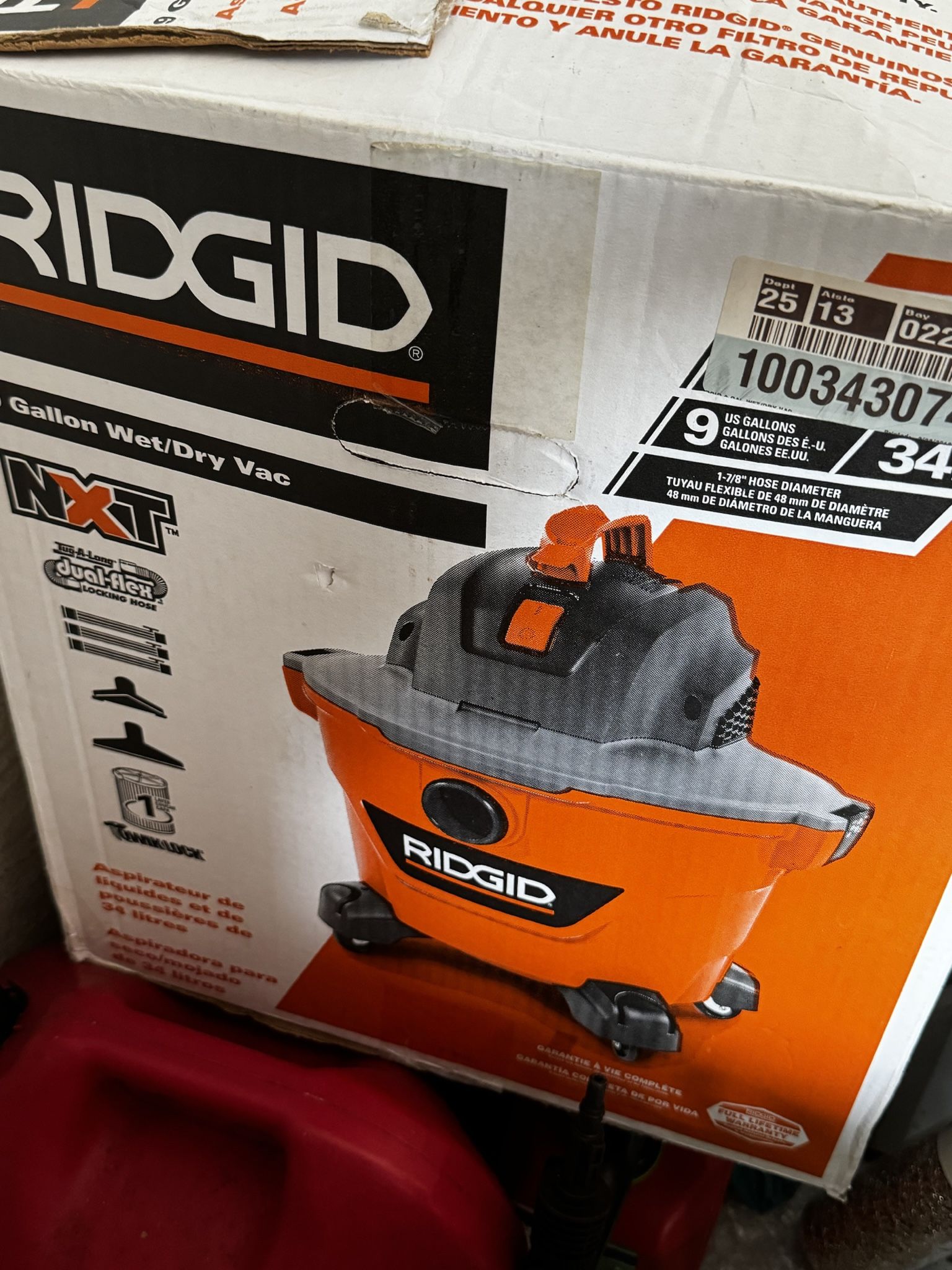 Wet/Dry Vacuum With Attachments