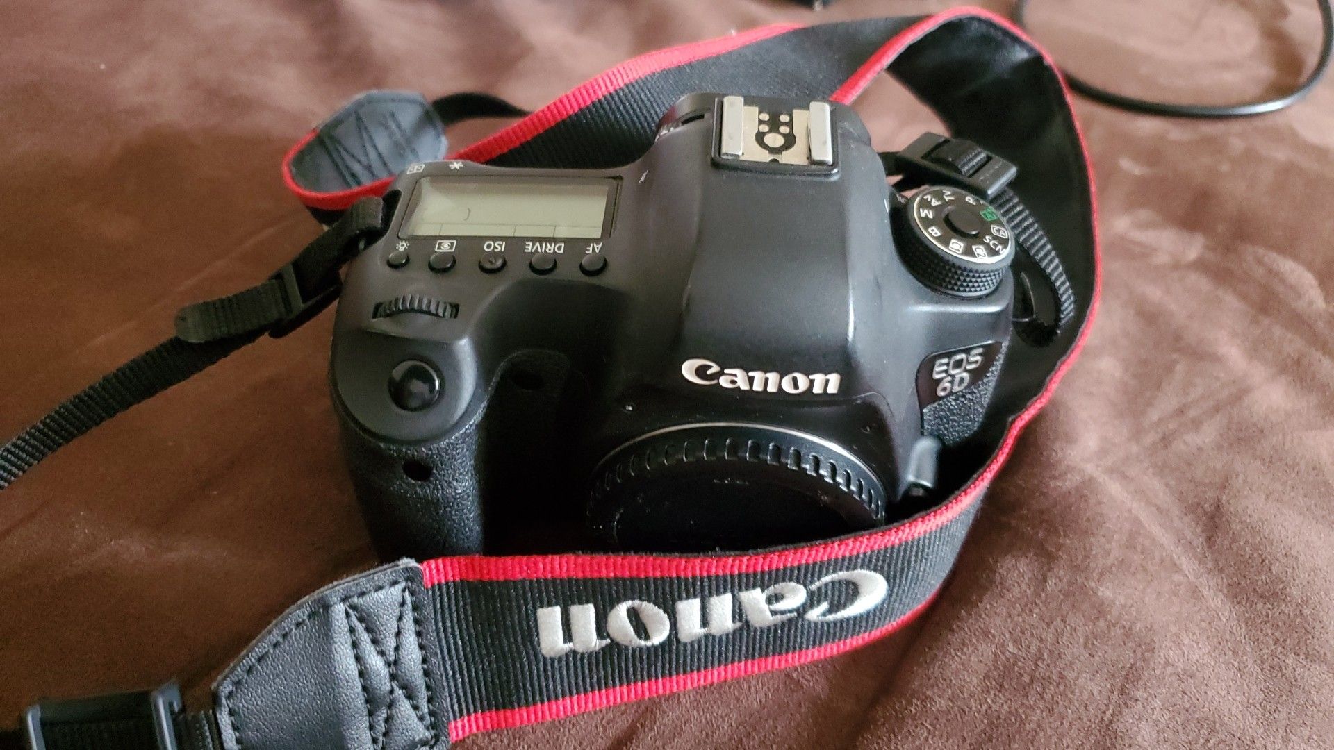 Canon 6D w battery and charger