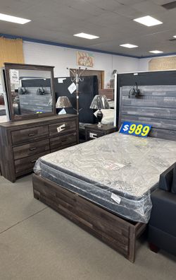 4 Pc Queen Size Bedroom Set