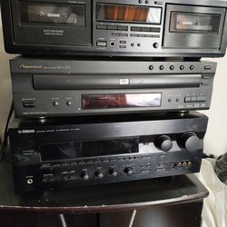 Vintage Yamaha Amp 400watt + Remote. Remote +Pioneer CD/DVD. Onkyo Tape Deck