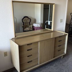 Broyhill MCM mid Century Modern Dresser Chest Of Drawers  ESTATE SALE