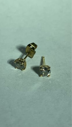 14k gold 0.57 carat real diamond stud earrings