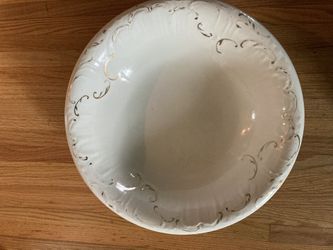 Ceramic Pasta  Bowl:  16” Round, White With Gold, EC