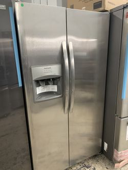 Frigidaire side by side in stainless steel