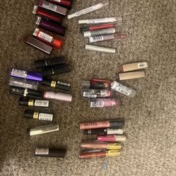 LIPGLOSS/LIPSTICK 