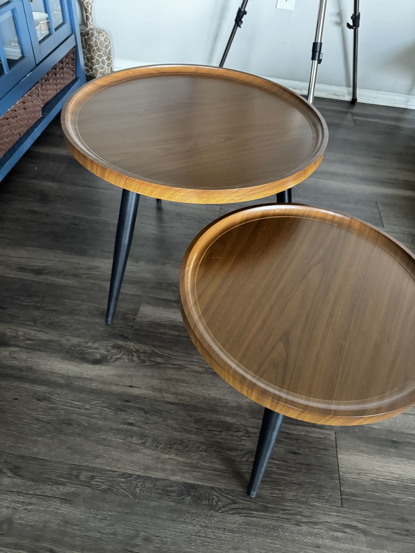 2-Piece Round Nesting Coffee Tables Set, Walnut Circle Coffee Side Tables