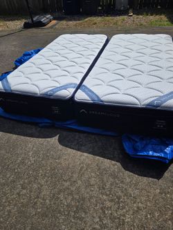 Dreamcloud Premier Split King Mattress