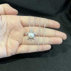 925 Sterling Silver Women Pearl Color Turtle Pendant & Rolo Chain