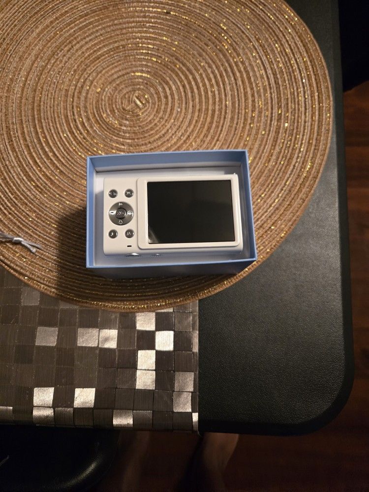 Mini Digital Camera – NewDescription (English):

Brand new Mini Digital Camera in box. Compact and easy to use with a clear LCD screen and simple cont