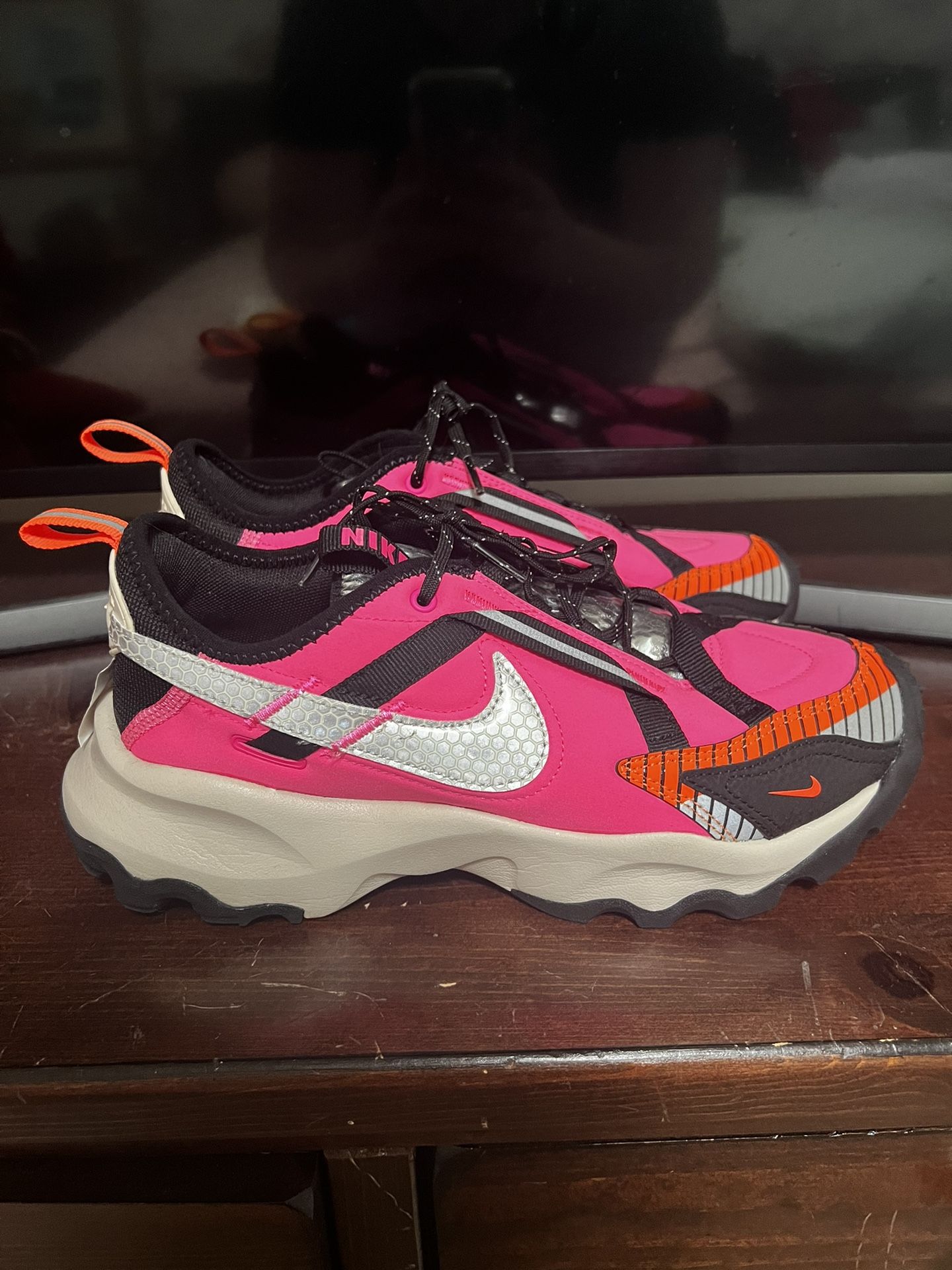 Nike Footwear Nike Tc 7900 Pink Nike TC 7900 LX