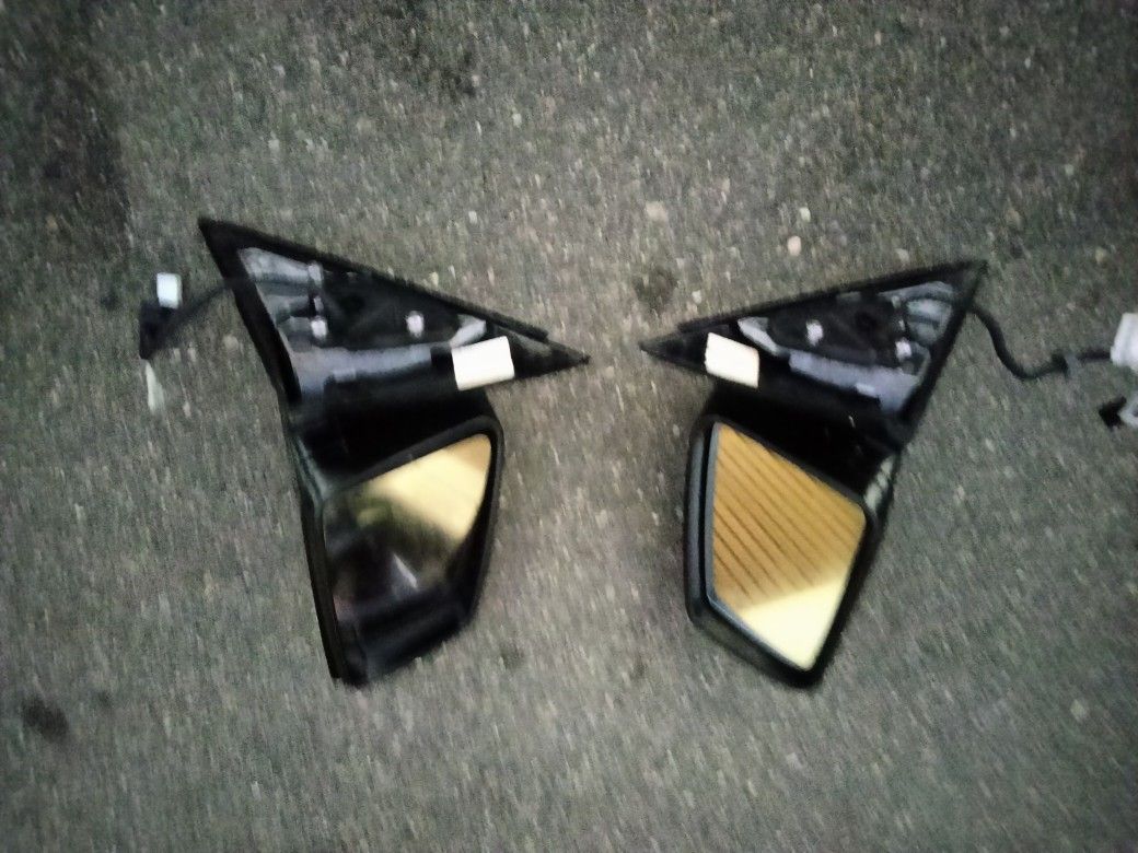 2010-2014 Mercedes E350/550 E Class Side View Mirrors ( Complete) With All The Accessories OEM.
