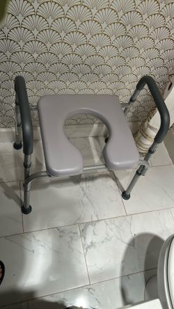 Toilet seat With Armrests/Medical