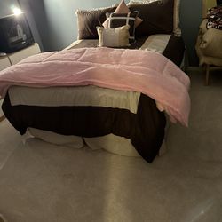 Queen Bedroom Set New Condition 