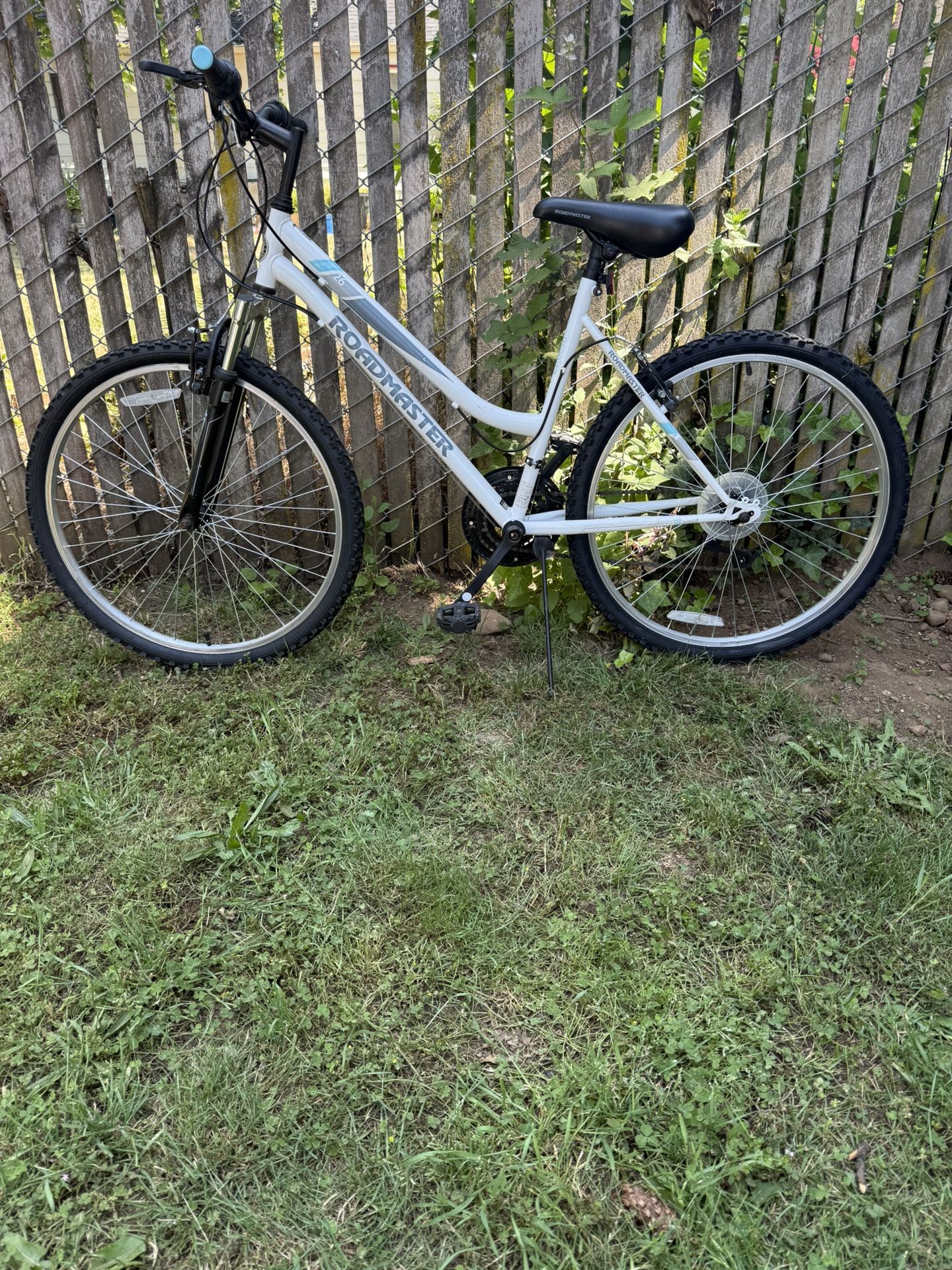 Roadmaster Granite Peak Women 18 Speed Bike