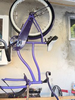 Adult PURPLE HUFFY BIKE (missing tire)