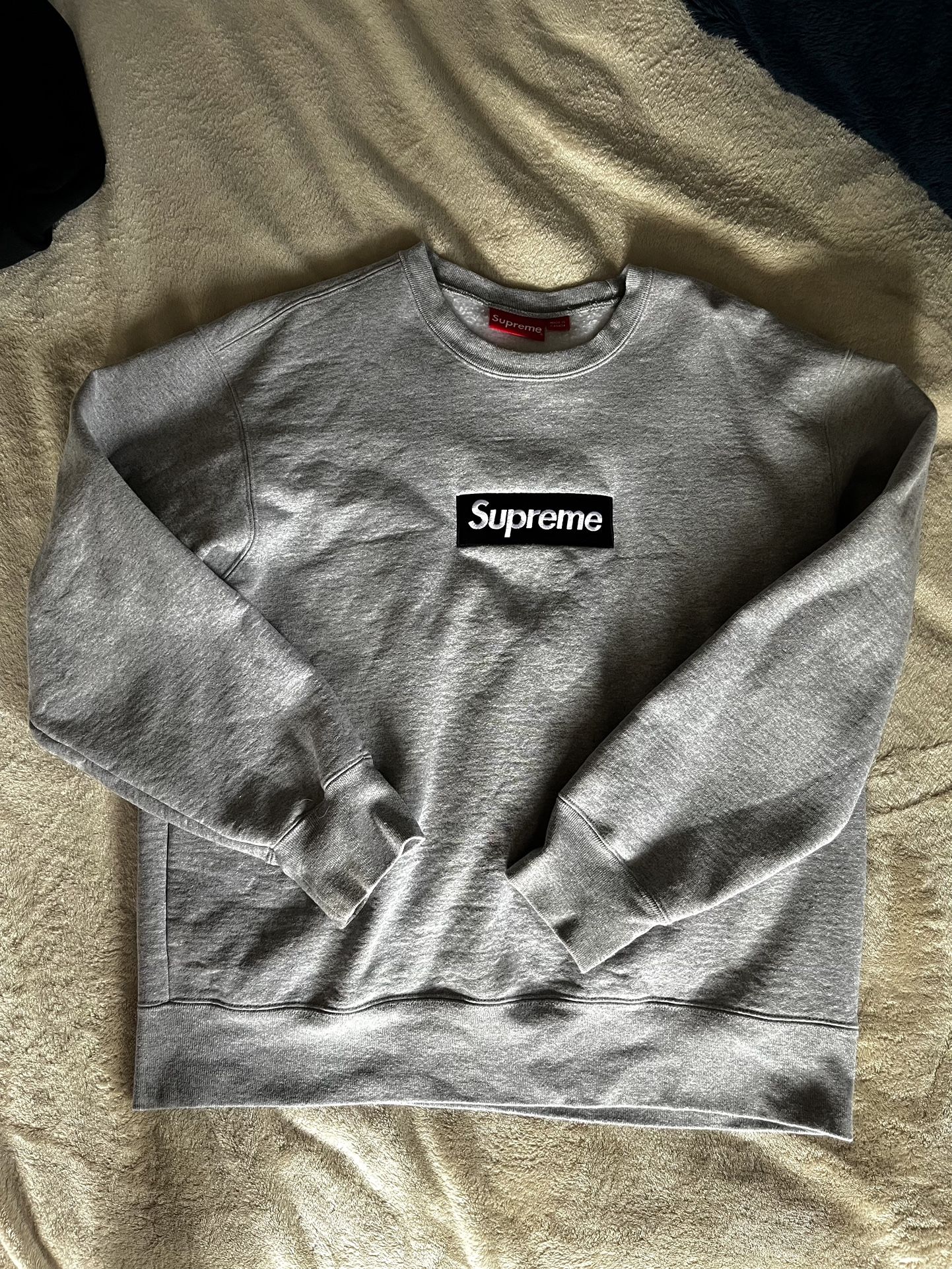 Supreme Box Logo Crewneck FW22 heather grey for Sale in Crestwood, IL -  OfferUp