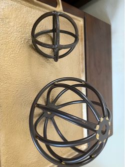 Set of decorative balls
