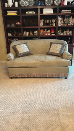 Free Upolstered Loveseat
