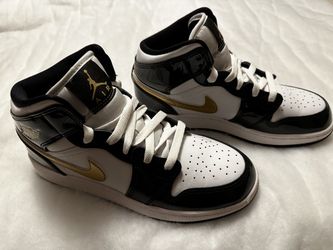 Nike High Air Force 1’s Black/White/Gold