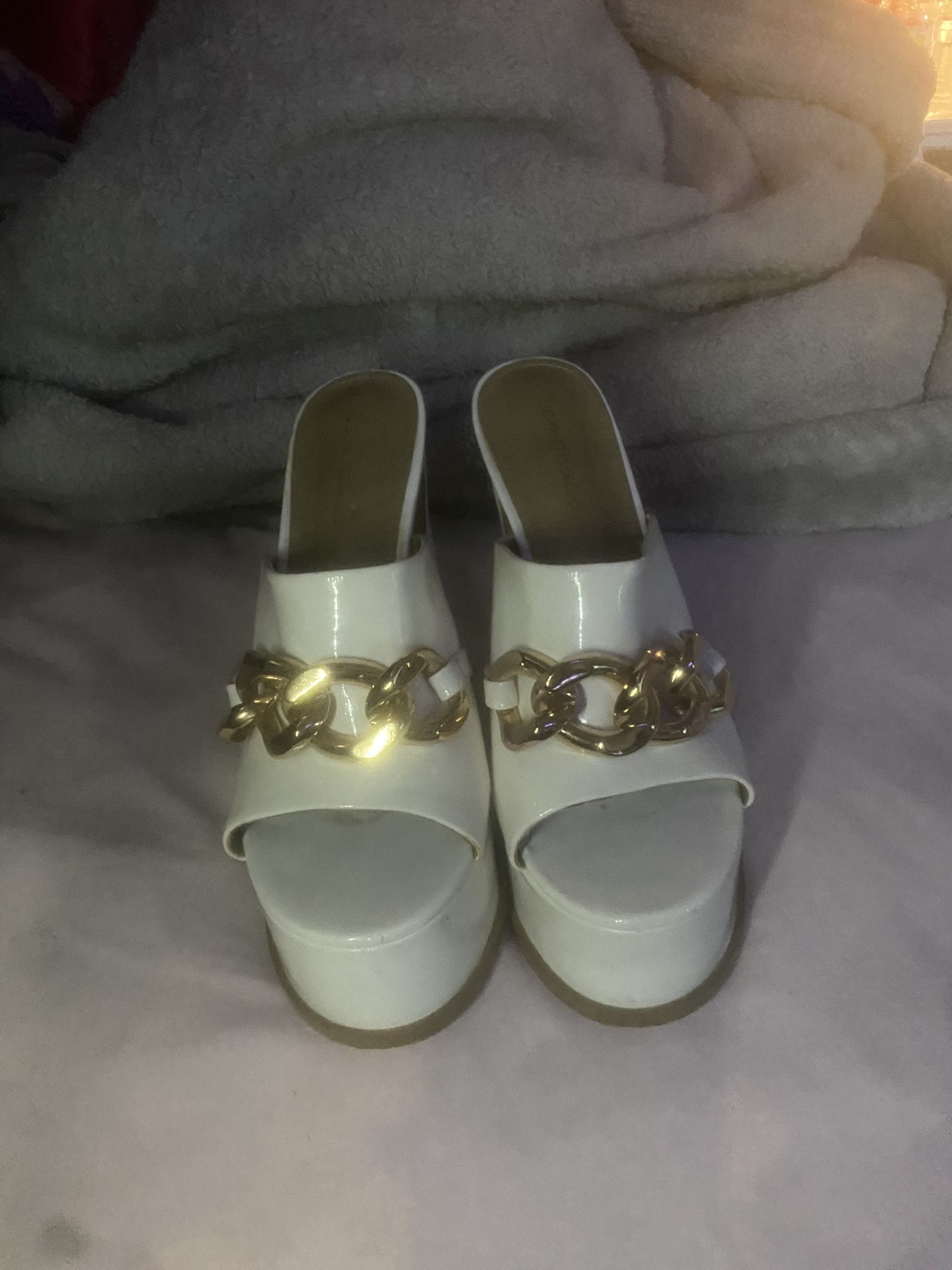 White and gold chunky platform sandals with a 3.5 inch heel #y2kfashion #festivalvibes