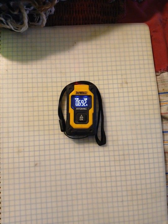 DeWalt Atomic Pocket Distance Meter
