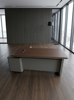 Valtrex Executive Desk