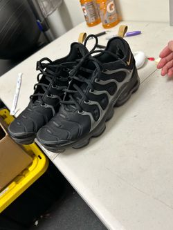 Nike Vapormaxes “Black Metallic Gold” Size 10 Men’s