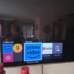 Samsung Smart TV 65in + Mount and Remote Control